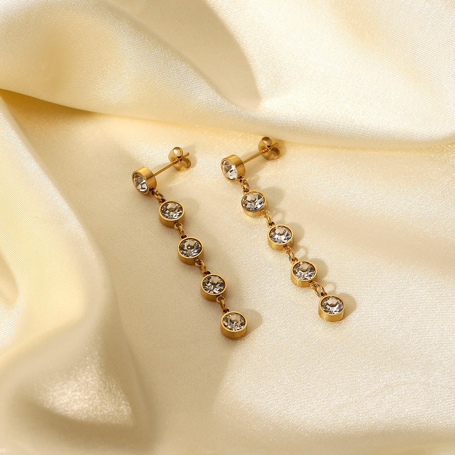 Luxe Zirconia Rvs Oorbellen Met Vijf Ronde Zirkoon 14K Gold Pvd Plating Lange Cz Steen Kwastje oorbellen