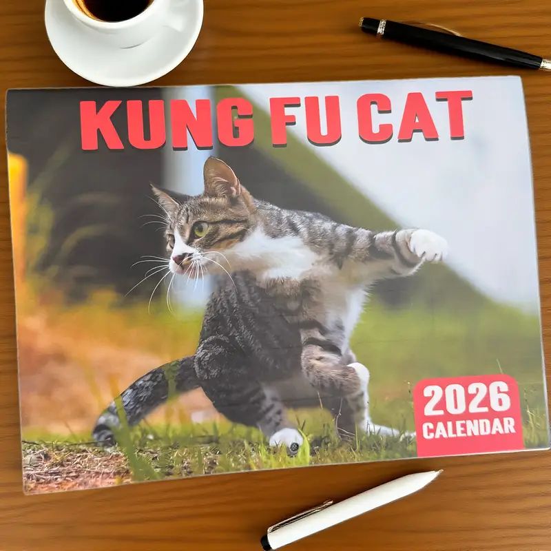 Kung fu-kattekalender,  - 12 morsomme kattebilder, høyt papir, livlige daglige bilder, perfekt for innredning hjemme eller på kontoret.