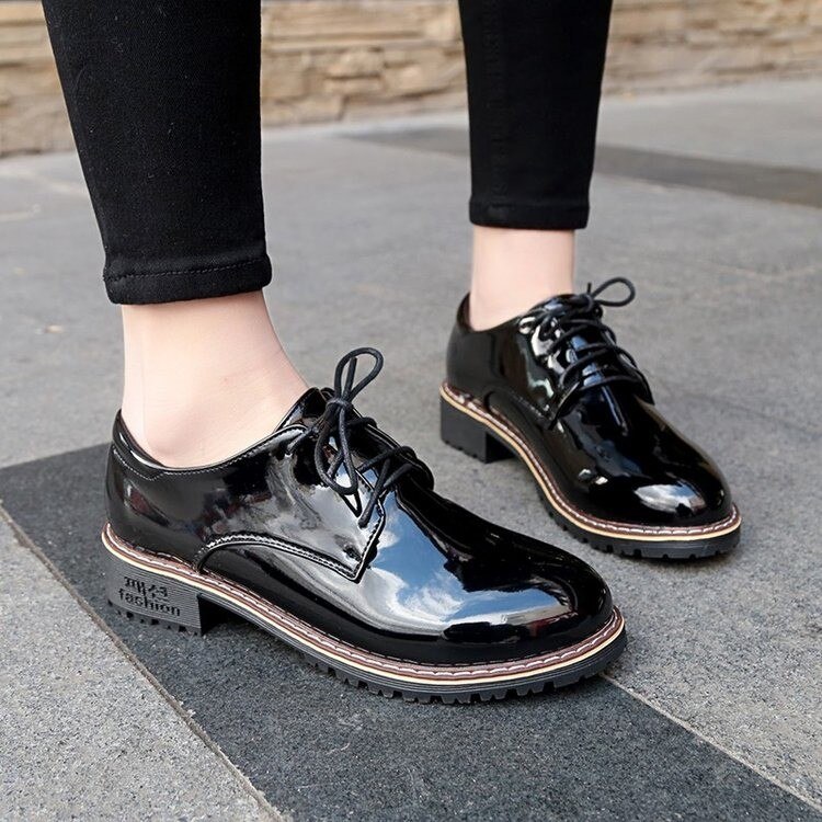Chaussures décontractées en cuir solide pour femmes, chaussures plates automne-hiver oxford pour femmes, chaussures à lacets à semelle épaisse et à bout rond