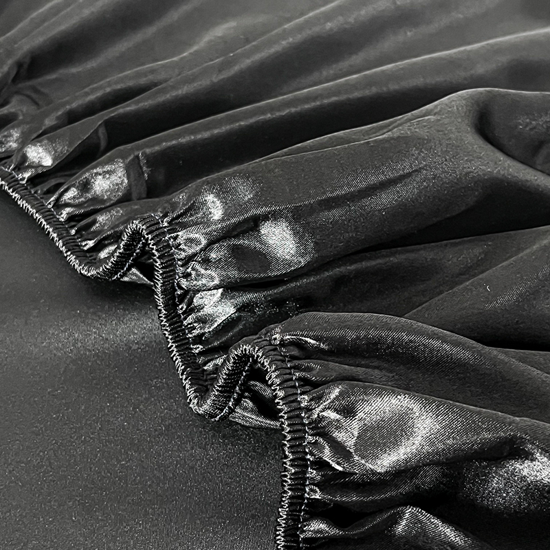 Jedwabna elastyczna narzuta na łóżko bez poszewki na poduszkę