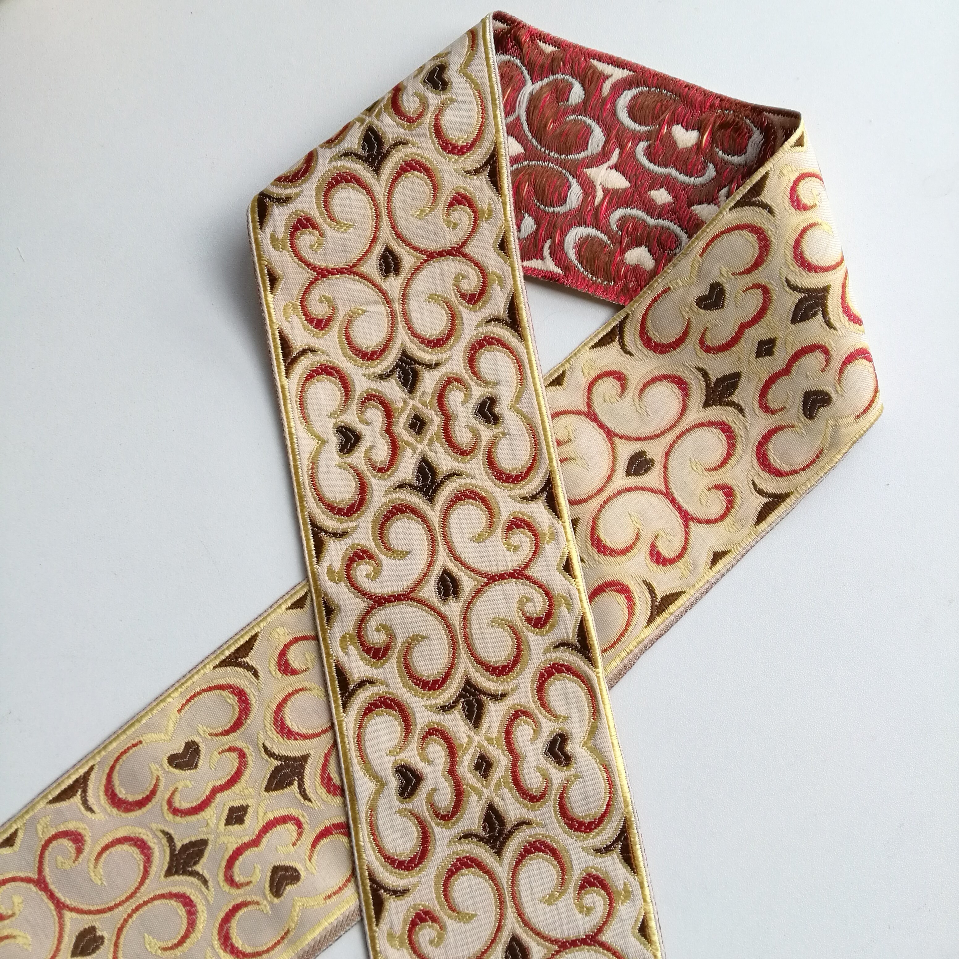 8.8cm folk guld rød miao symbol antilope horn hvid trim kostume laciness beklædningsgenstand grænse national jacquard bånd vævet bånd