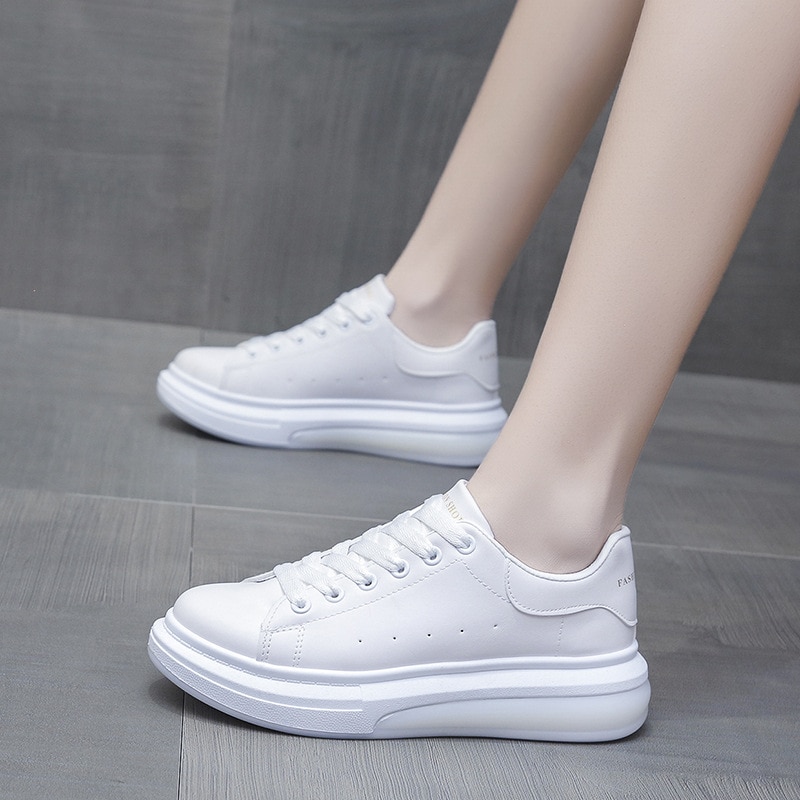Novo pequeno branco sapatos, sola grossa esportes e lazer placa sapatos, meninas alta ascensão tênis de corrida: WHITE / 40