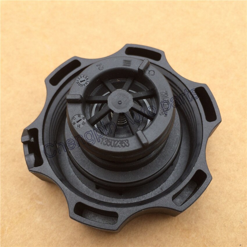 Original motorradiator / kjølevæske gjenvinningstanklokk oem # 13502353 316702182 for chevrolet cruze