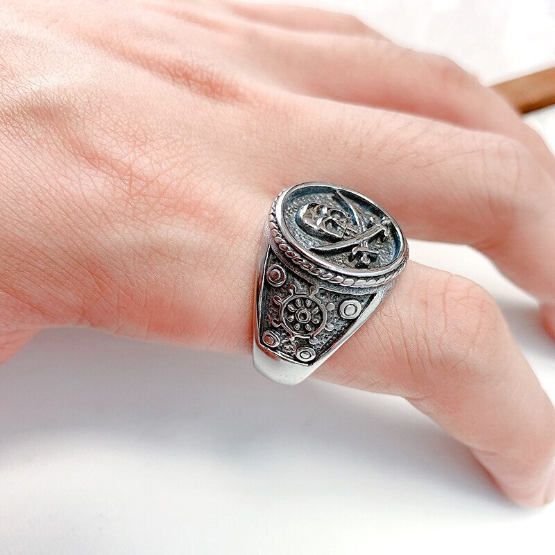 Retro Punk Style Double Knife Pirate Skull Ring Motorcycle Men&#39;s Hip-Hop Rock and Roll Party Jewelry Accessories