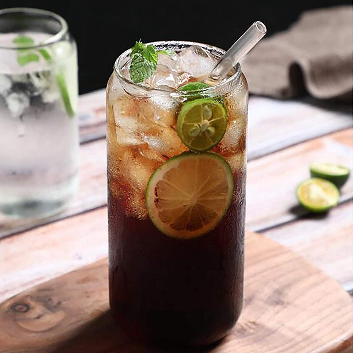 Glas kop med bambus låg og glas sugerør øl dåse glas is kaffe glas vin kopper sæt frostet koks glas kop drikkevare