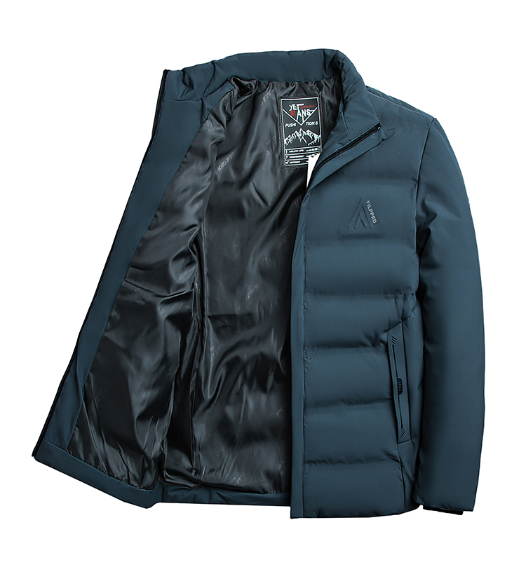 Herrejakke i dunbomull – vindtett og varm, ståkrage, bølgesømmer, ribbede mansjetter og skjulte lommer med glidelås