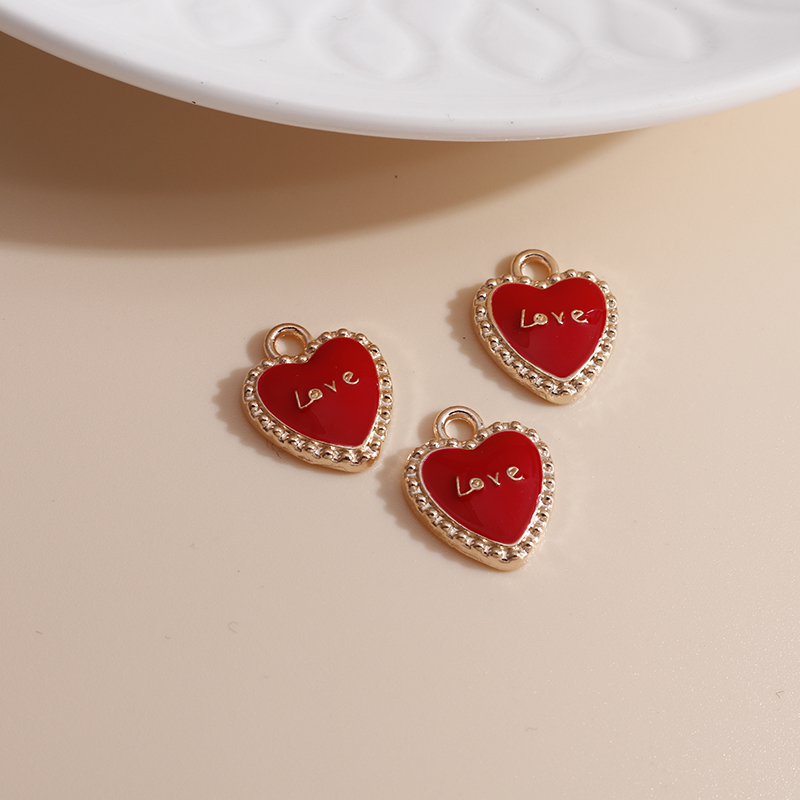 10 Uds. De dijes de corazón esmaltados de 4 colores para accesorios de joyería, abalorios de amor con letras DIY, collares hechos a mano, colgantes, fabricación de pendientes: Marrón