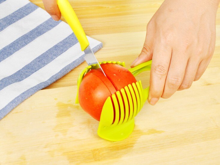 1PC Tomato Slicer Plastic Fruits Cutter Tool Perfect Slicer Tomato Potato Onion Shreadders Slicer Lemon Cutting Holder KX 023