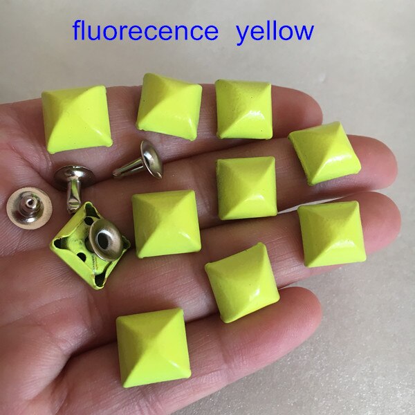 Jeux de 100 clous de Rivet peints | Clou à Rivet carré, pointe à Rivet pyramide ronde avec Base, Rivet pour vêtements, bricolage, choisir vos couleurs, 12*12mm: fluorecence yellow