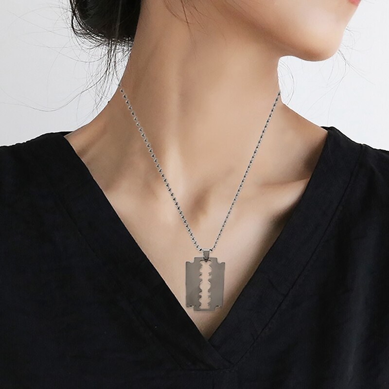 Collar de cadena con colgante de hoja de afeitar de acero inoxidable para hombre, plateado