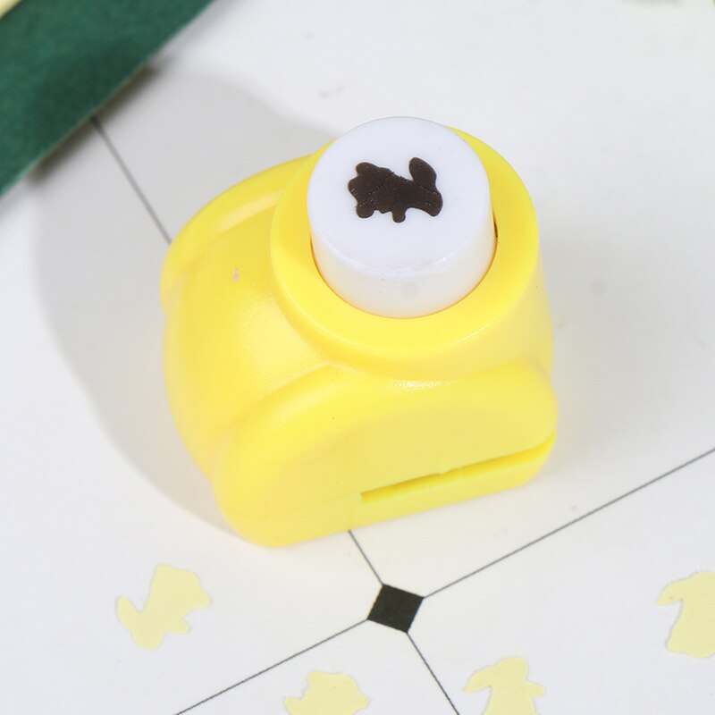 1Pc Mini Scrapbook Punches Handmade Cutter Card Craft Calico Printing DIY Flower Paper Craft Hole Punch Puncher random Color