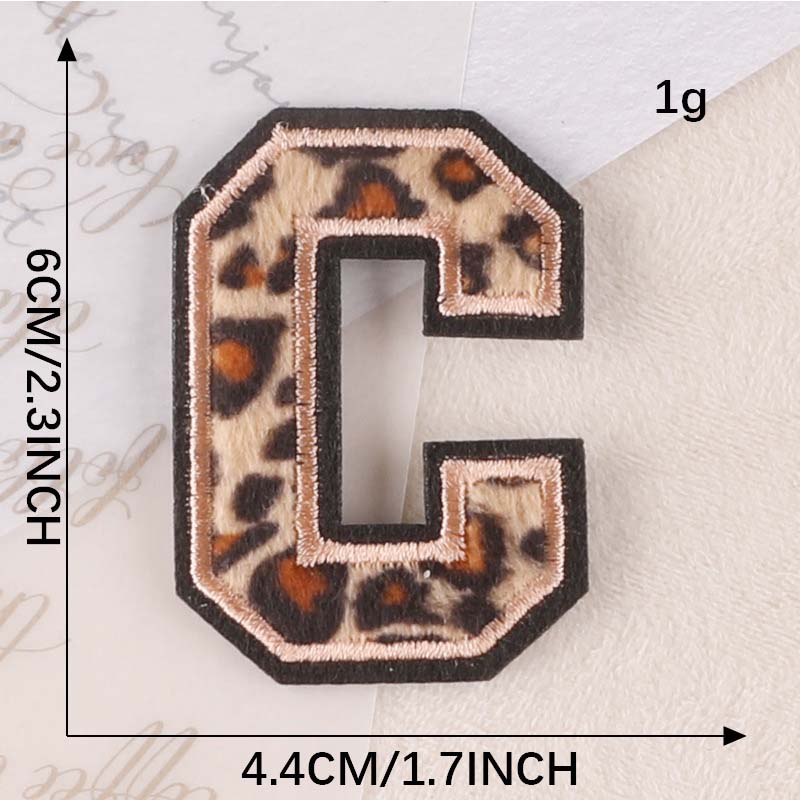 Parches de insignia de letras del alfabeto inglés A ~ Z, apliques bordados con estampado de leopardo, pegatinas para planchar para ropa, ropa con nombre DIY: Plata antigua