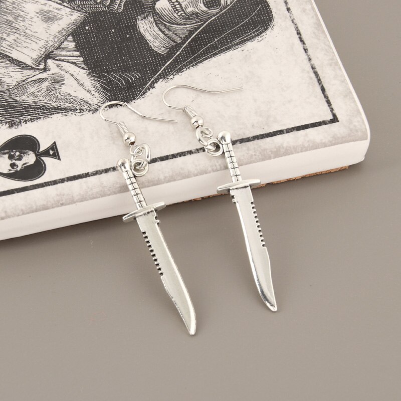 Pendientes góticos de daga oscura para hombre y mujer, Pendientes colgantes con cuchillo de espada pequeña, joyería gótica, pendientes de aro de vampiro, Punk