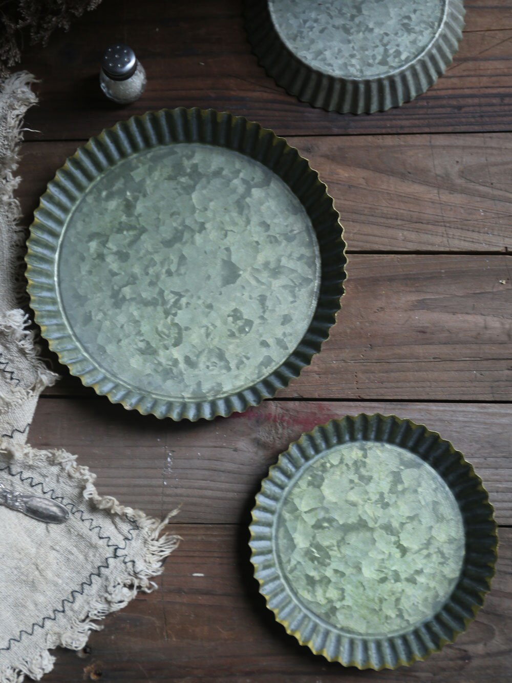 Retro Vintage Iron Plate Nostalgic Fancy Tray Set Bread Cake Fruit Food Photography Props