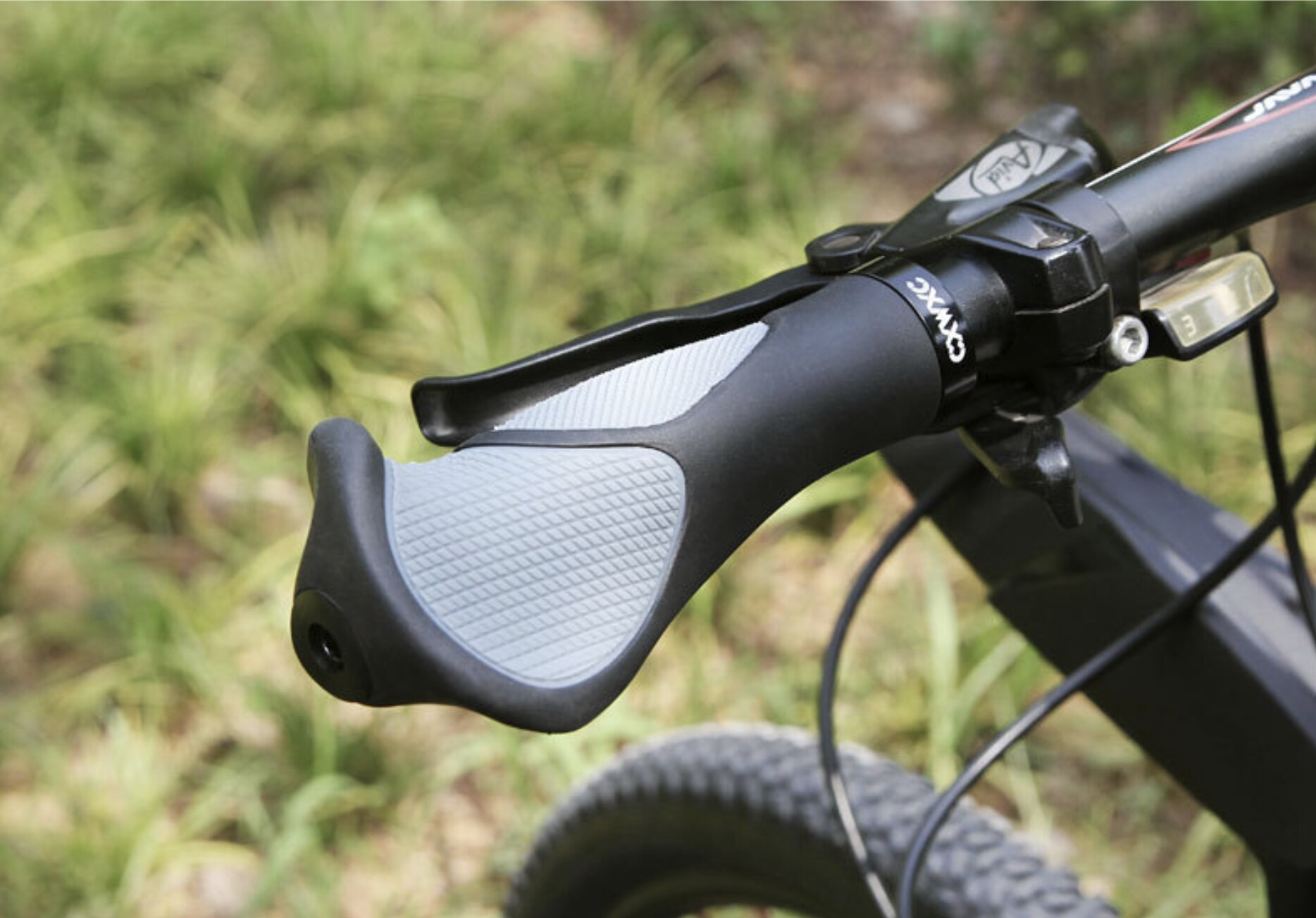 CXWXC Comfy Mountain Bike Handlebar Grips Two Designs Ergonomics Rubber Integrated Bike Handlebar Casing Sheath Shock Absorption