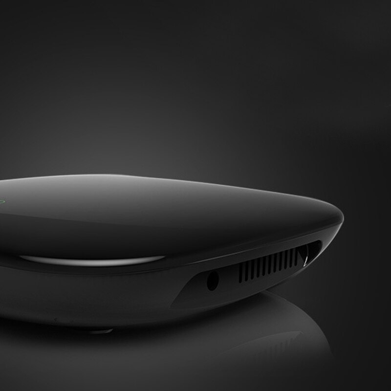 Nieuwe negatieve ionen-autoluchtreiniger, mini-compacte reiniger, luchtverfrisser met contact- en sn-controle om geurtjes te verwijderen