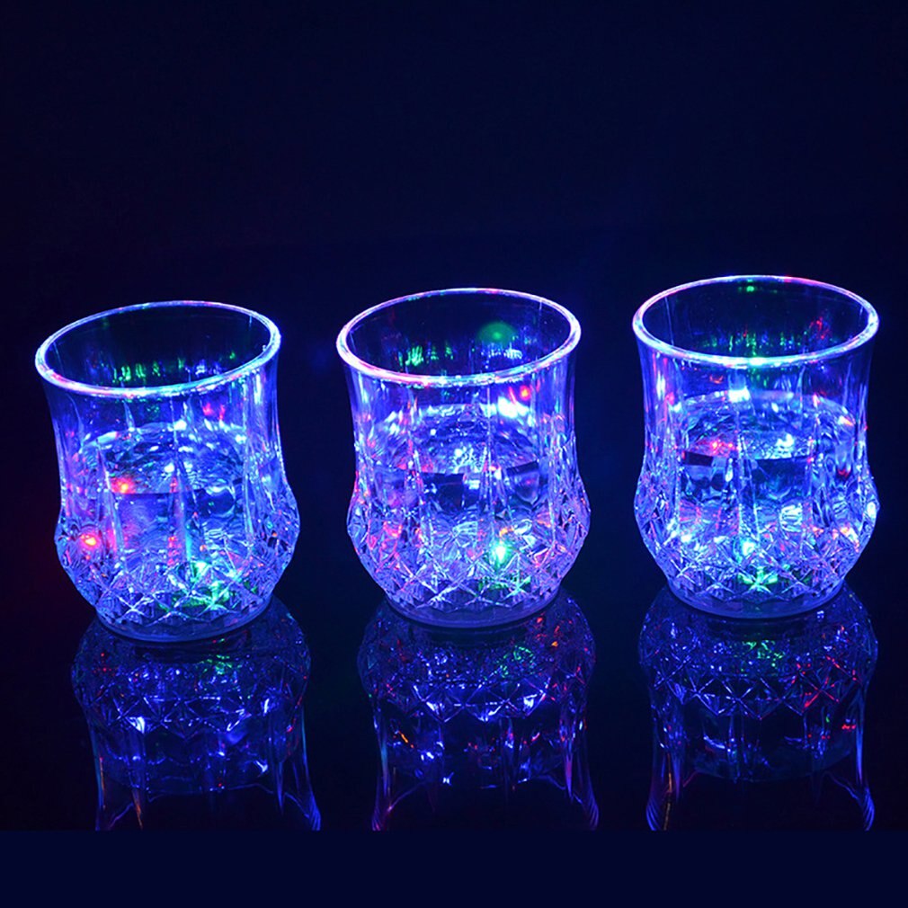 Charming LED Flash Light Cup pineapple Shape Luminous Wine Drink Cup Bar Party Supply Home Party Wedding Decoration