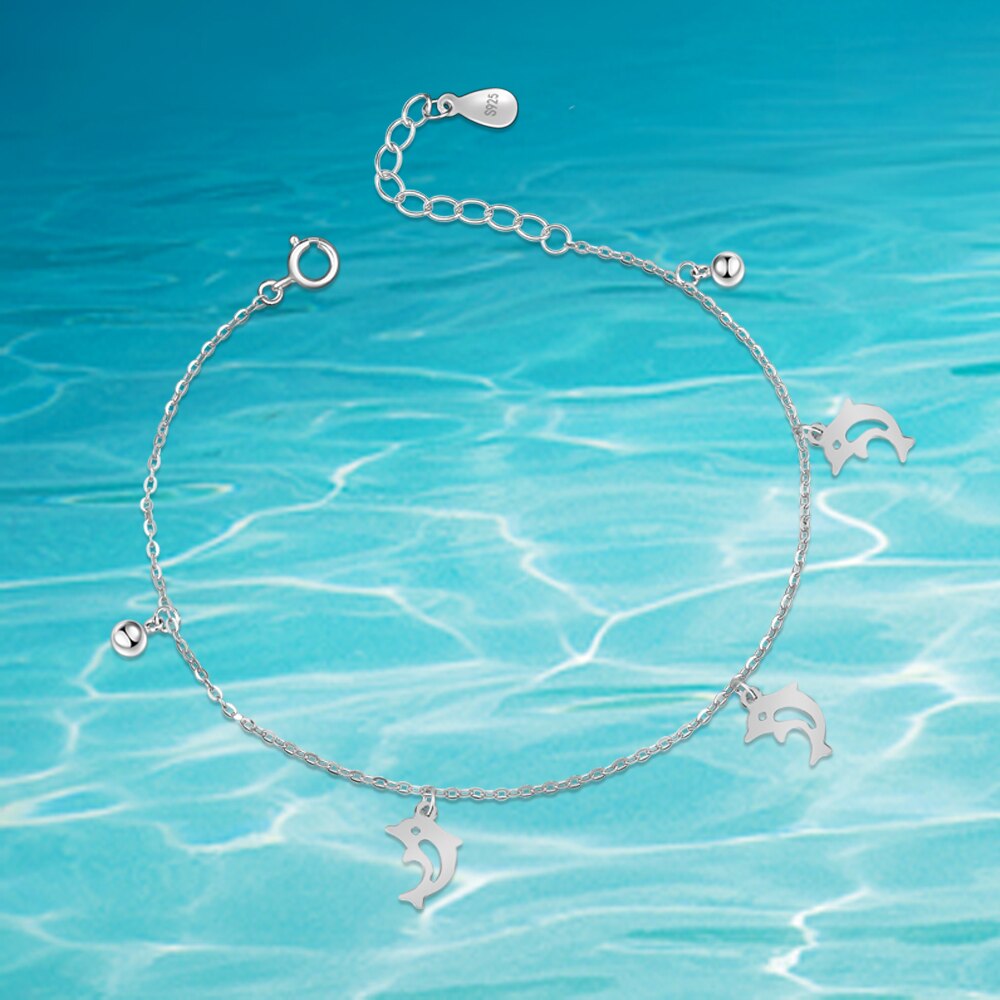 Delfin-fußkettchen mit glöckchen und kette, ideal für damen, perfekt für den sommer am strand oder barfuß. 925- reihige sterlingsilber-ketten.