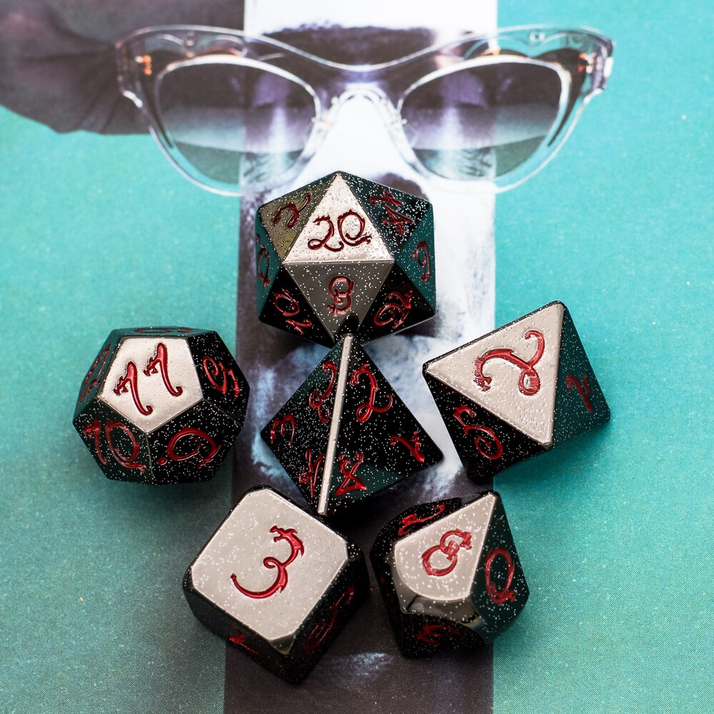 Cusdie Silber Pulver Metall D & D Würfel mit Drachen Schrift, 7 Stck DND Würfel, polyedrisch Würfel einstellen, für Rolle Spielen Spiel MTG Pfadfinder