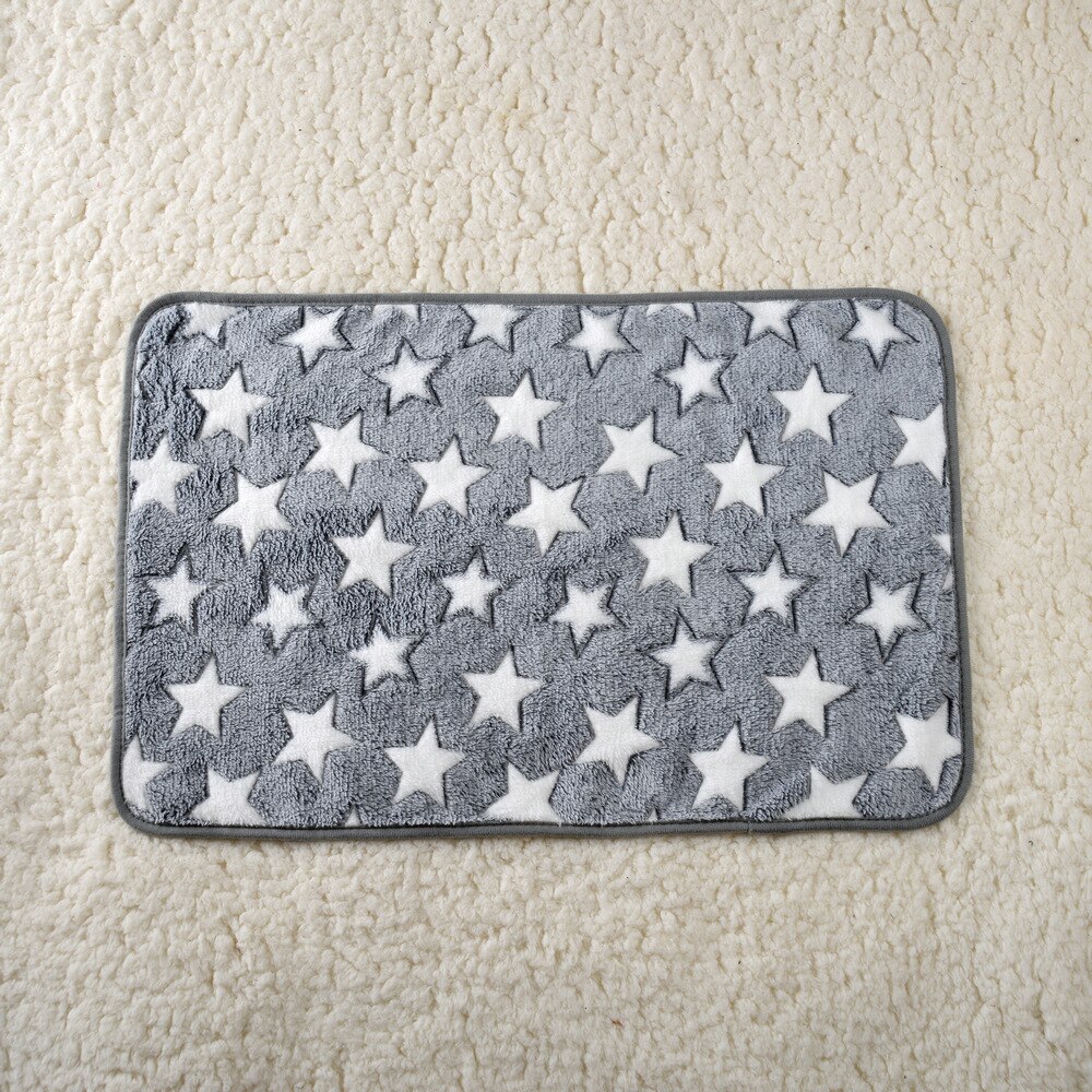 Thick Flannel Soft Pet Litter Pad Cartoon Print Cat and Dog Blanket Warm and Comfortable Pet Blanket Universal Warm Pet Supplies: white-star / 40x60cm