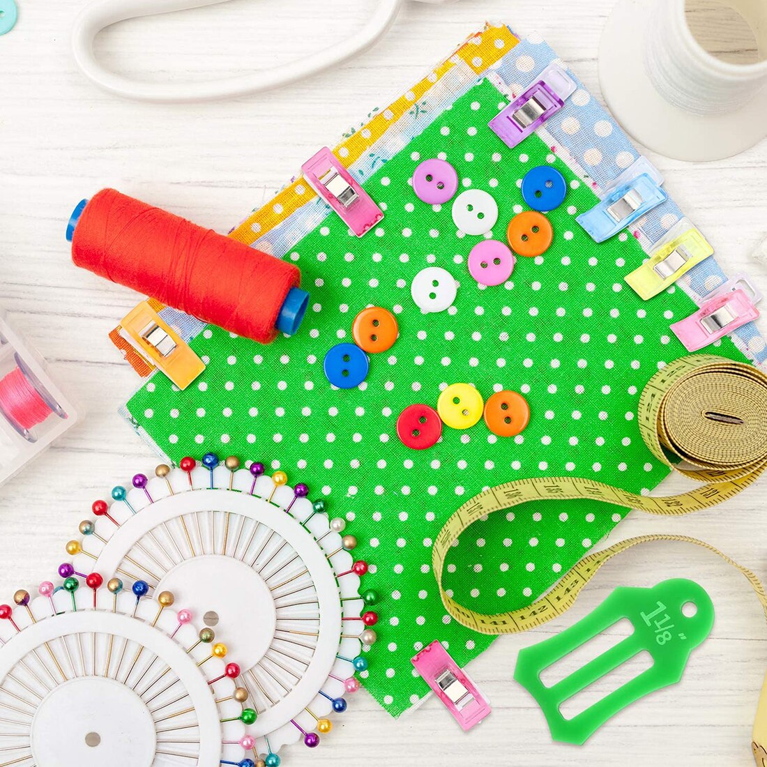 FLRHSJX Jelly Roll Sasher Tool Multi-Sizes Sasher with Storage Chain Quilting Pins &amp; Sewing Clips for Folding Fabric Craft Tools