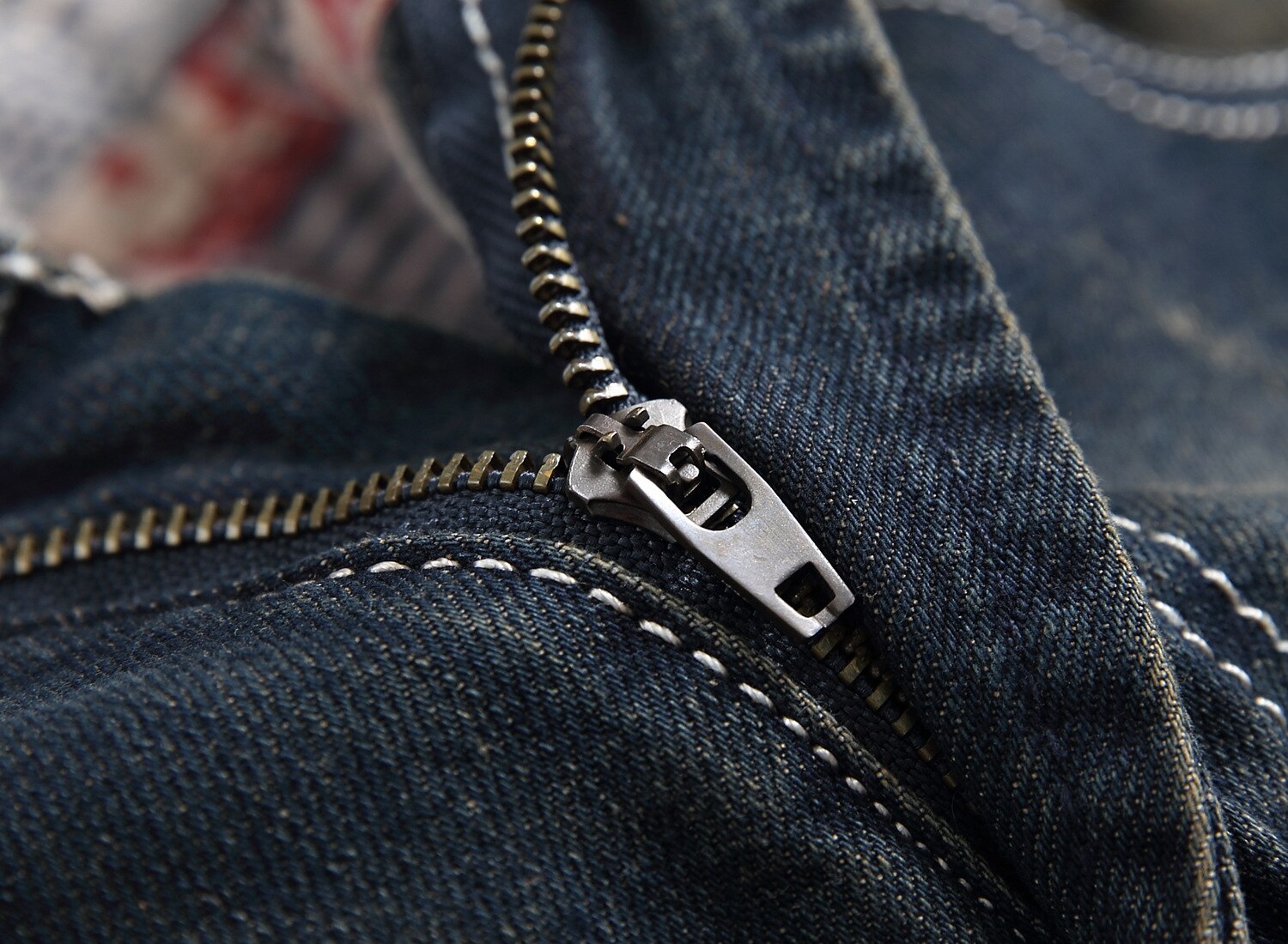 Streetwear Herren gerissen Jeans Löcher Denim Hosen Neue gerade Dünne Jean Männer Jahrgang Jeans Plus Größe
