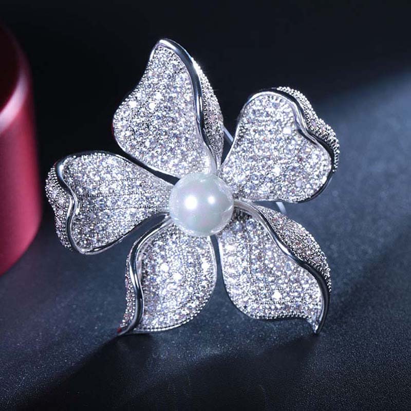 Rode Bomen Sparkly Bloem Broche Voor Vrouwen Met Luxe Cubic Zirkoon En Shell Parel Kerst Cadeau Voor Dames