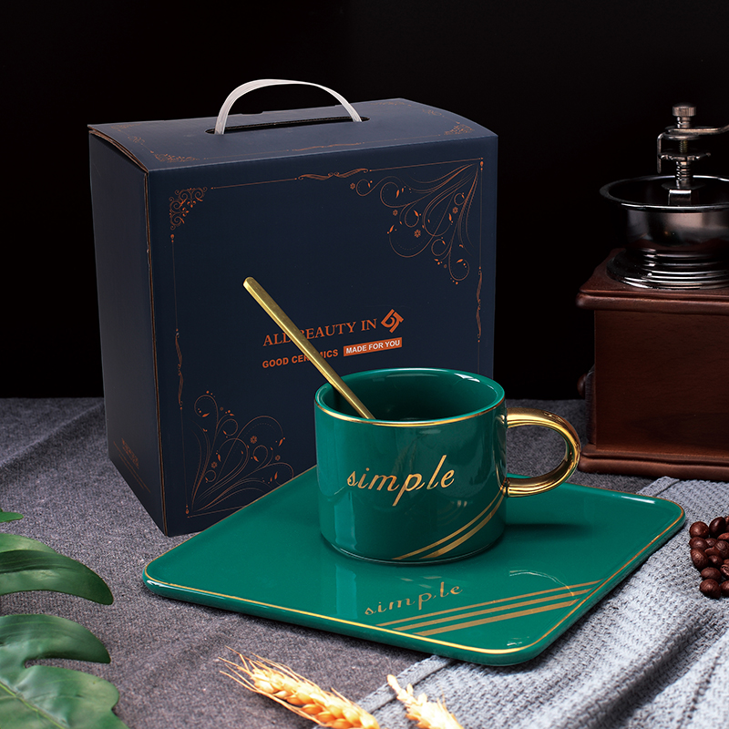 Gouden Rand Luxe Keramische Kantoor Koffie Kop En Schotel Set Melk Thee Mokken Verjaardag Koppels Vrienden Cup Met Lepel geschenkdoos: Brightgreen with box