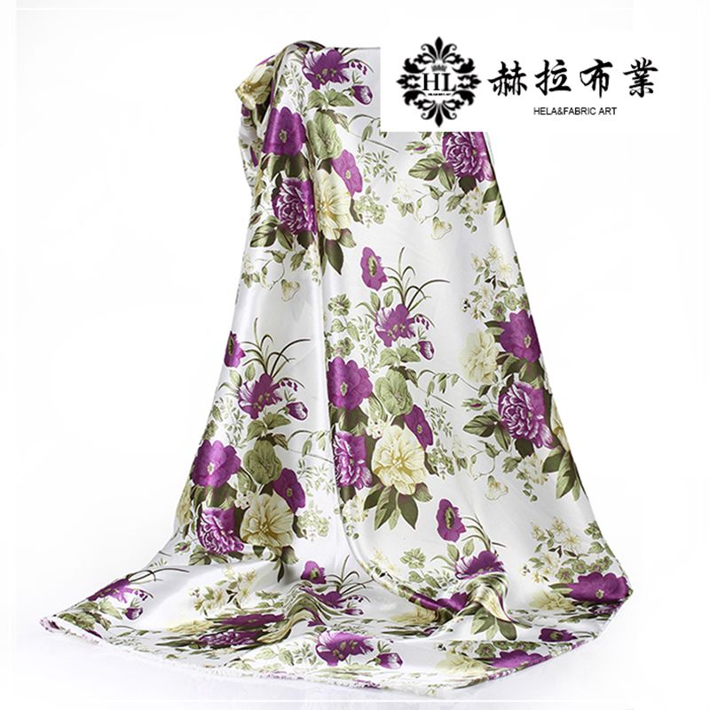 Billigt vintage stof med blomsterprint i satinstof til syning af kjole og lommetørklæde  l18