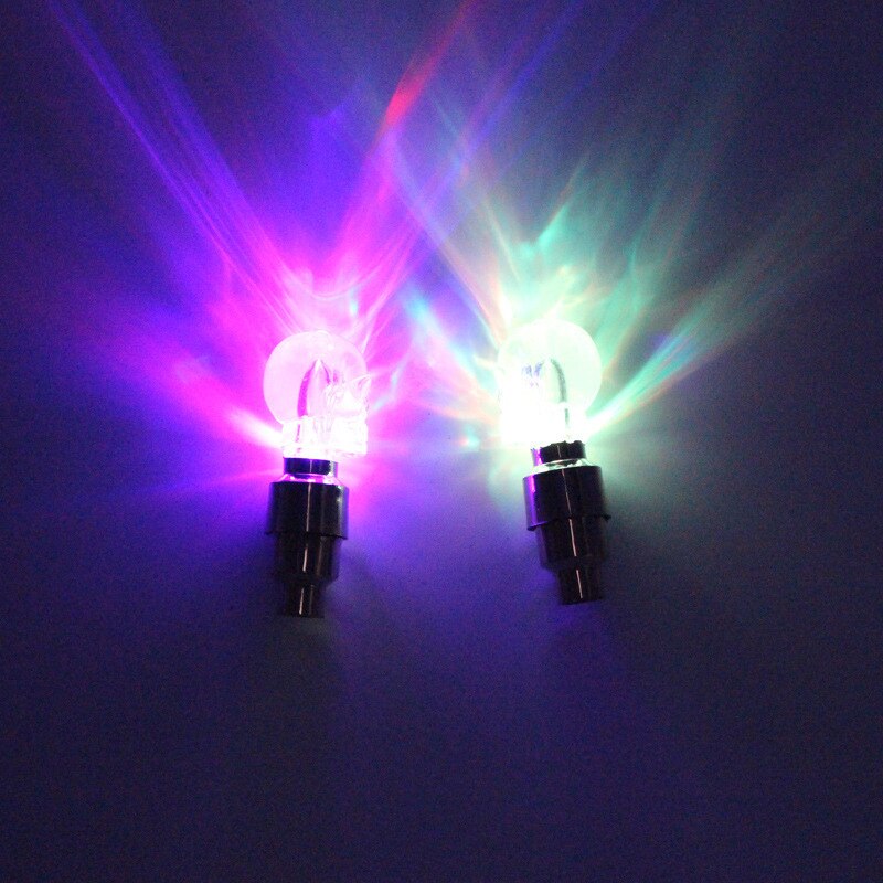 2 stk neonlys dæk hjul ventil hætte lys led flash bil dæk ventil hætter luft dæk dæk fælg ventil hjul spindel hætte cykel lys: Farverig