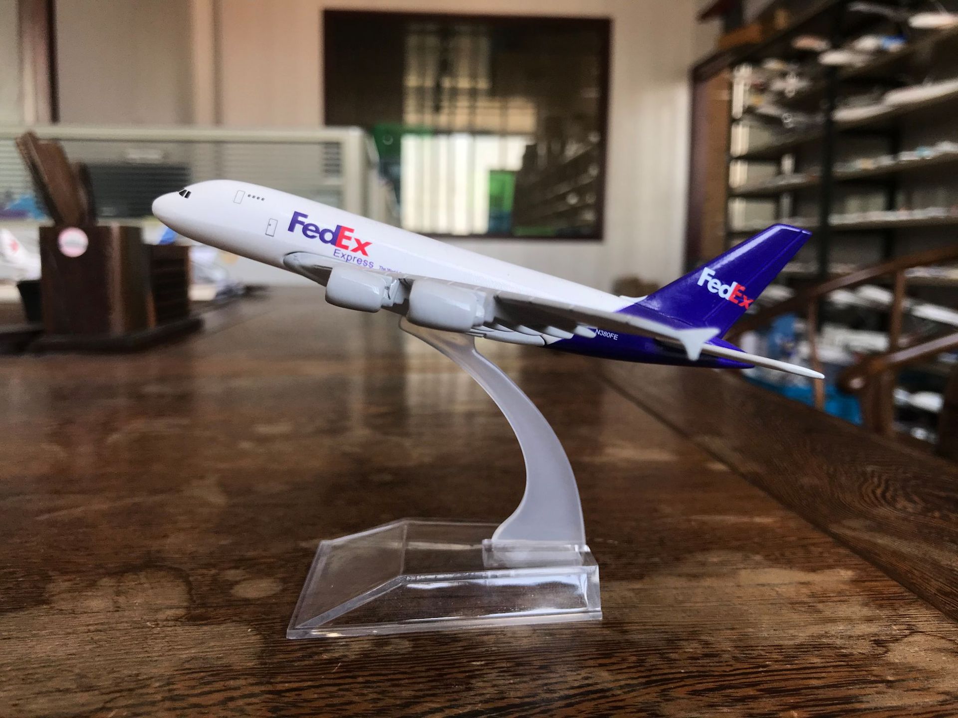 1:400 A380 modello di aereo 16cm modello originale emirati arabi uniti malesia compagnie aeree collezione regalo giocattoli di simulazione in lega per ragazzi: FedEX