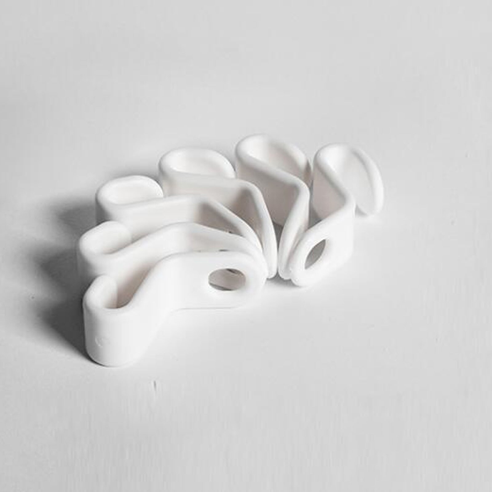 24Pcs Closet Plastic Clothes Hanger Connector Cascading Hook Space Saving Holder Extender Linking Hook Clips for Closet Wardrobe