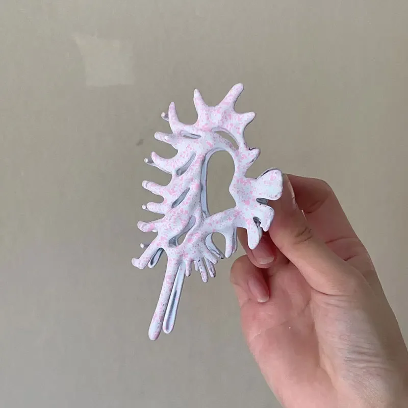 Creativity Unique Colorful Alien Metal Conch Hair Claws for Women Girl Y2K Hollow Headwear Shell Crab Hair Clip Hair Accessories: GRAY