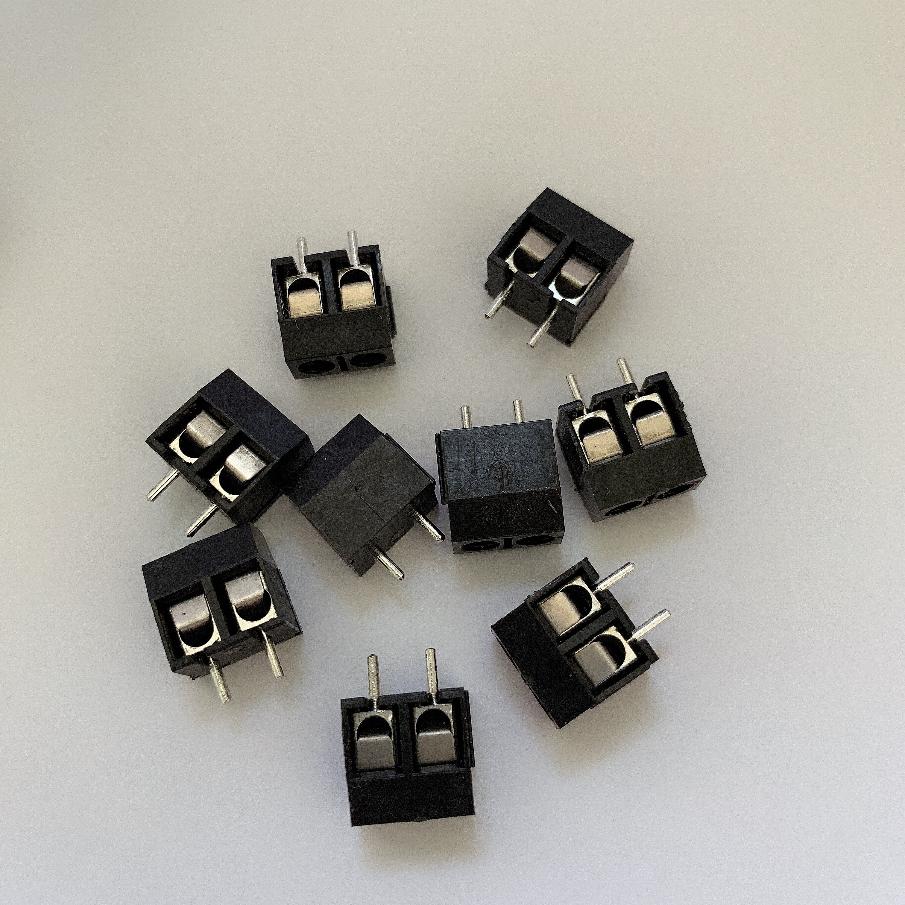 100 Stks/partij Kf301-2p KF-301 Splice, Schroef Type Pcb Afstand 5.0 Terminal, koperen Voet/Ijzeren Pin KF301 Rood, Zwart, Blauw, Groen,