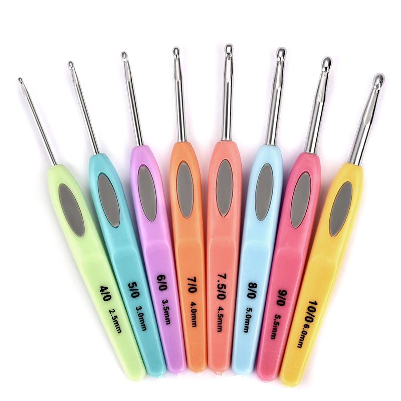 8Pcs Mix Size 2.5mm-6mm Crochet Hook Knit Weave Yarn Craft Knitting Needle Plastic Handle Knitting Hooks Needles Tools Christmas: Multicolor  2.5-6mm
