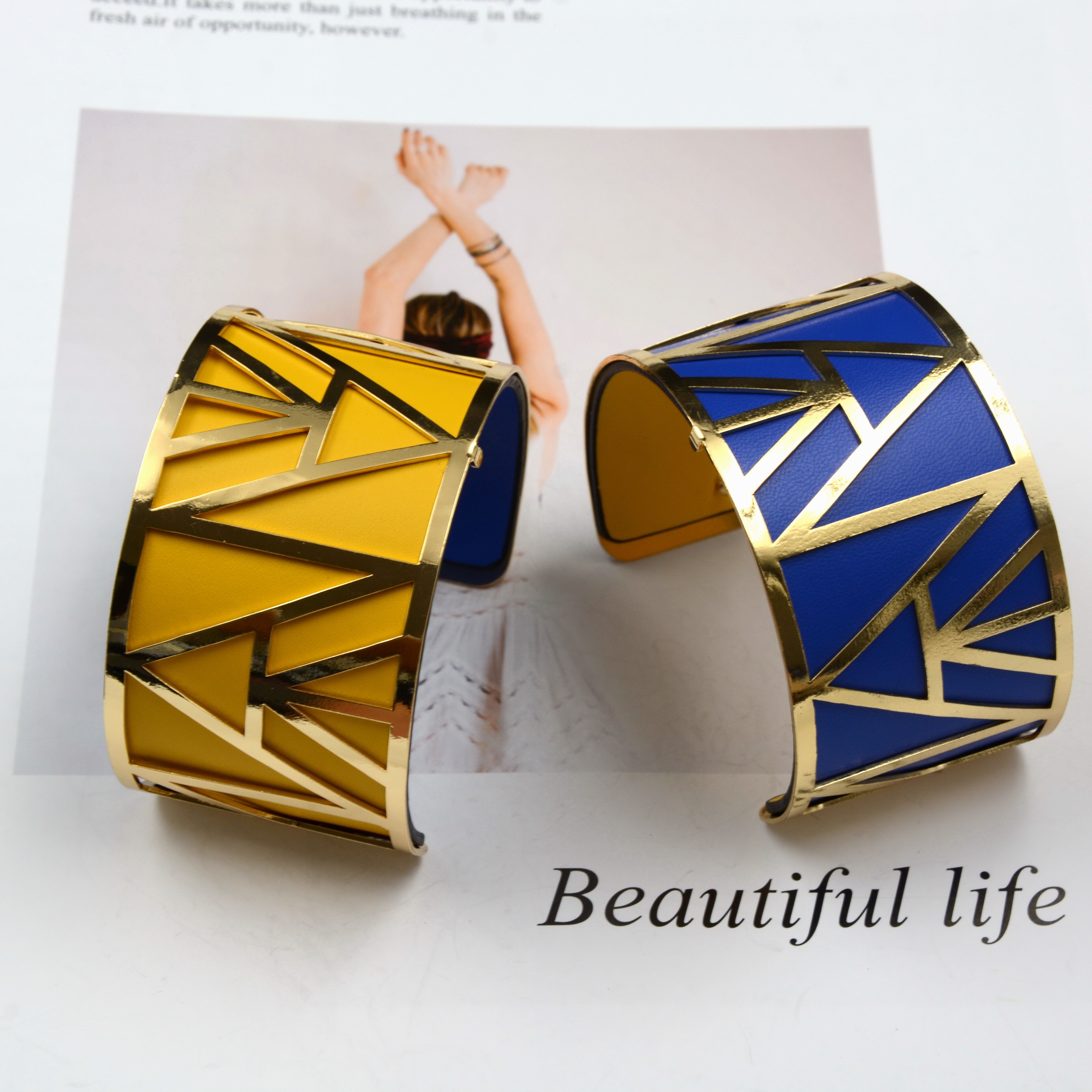 Pulsera de cuero con geométrico para mujer, brazalete de piel con de pirámide de Egipto de 40mm, con colores reversibles, de Francia