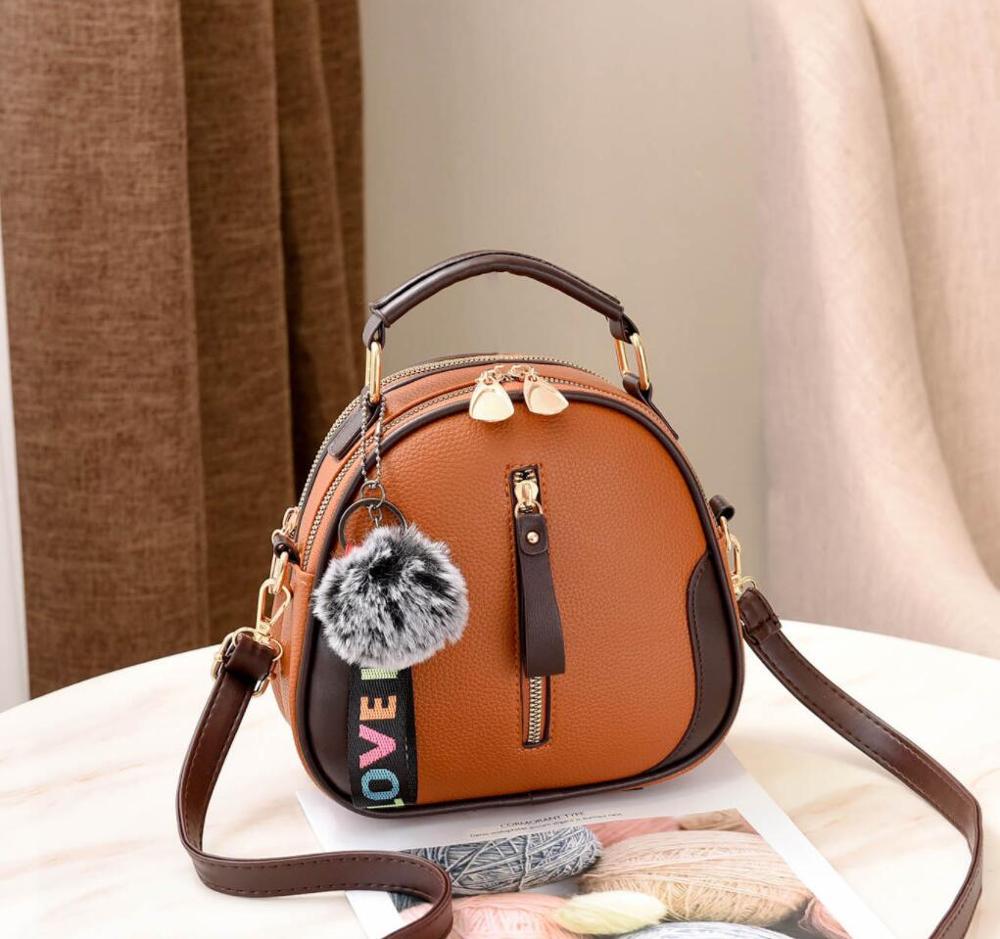 Bolso de hombro portátil de piel sintética para mujer, bolsa con bola de pelo gris: Brown