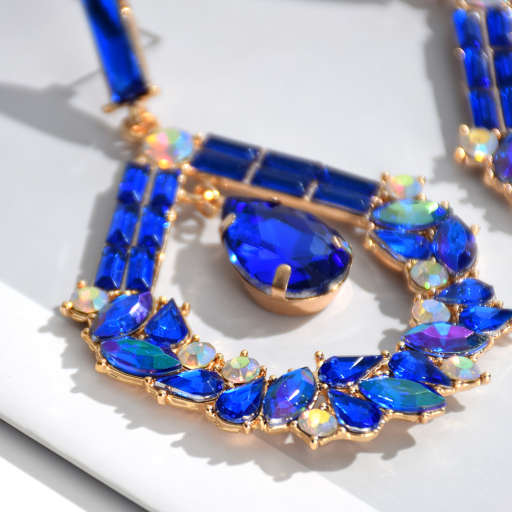 Vintage glazen oorbellen met steentjes voor vrouwen en meisjes, opvallende kristallen accessoires en sieraden.