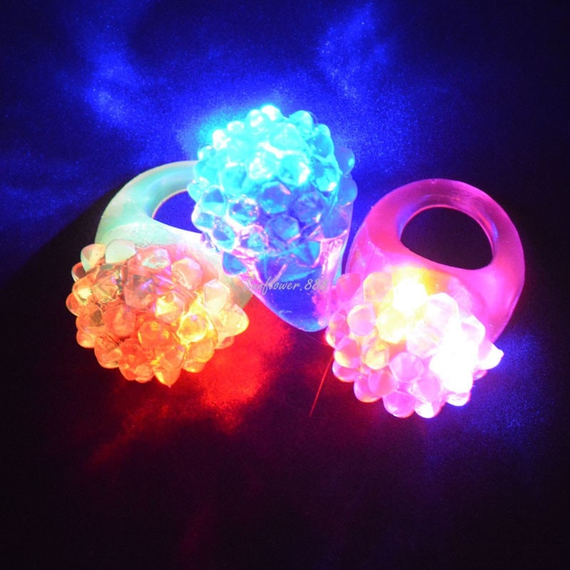 24 LED Licht hoch Gelee Holprigen Ringe Groß Party Favor-Blinkt Finger Ring für Bar Parteien-Verschiedene Farben