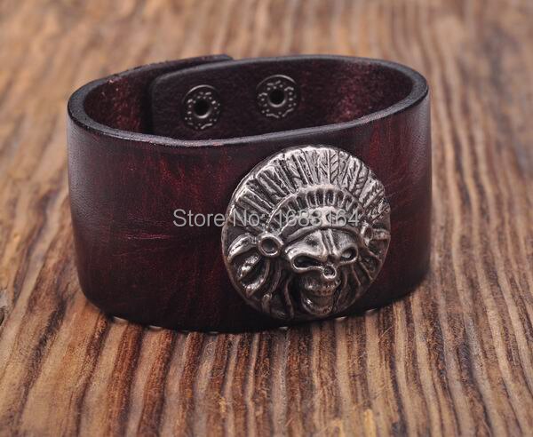 HM02 Marrone Biker Freddo Indiano Del Cranio del Metallo Borchie uomo Retro Braccialetto di Cuoio Largo Del Polsino Marrone Scuro