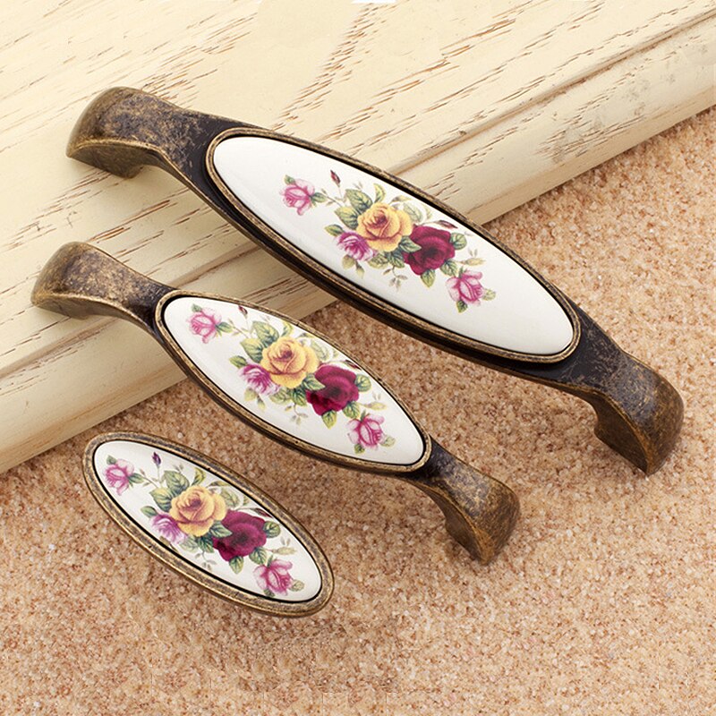 Light Luxury Kitchen Accessories Zinc Alloy Furnitur Handl Knob Flower Carved Yellow Kitchen Cabinet Storage Modern