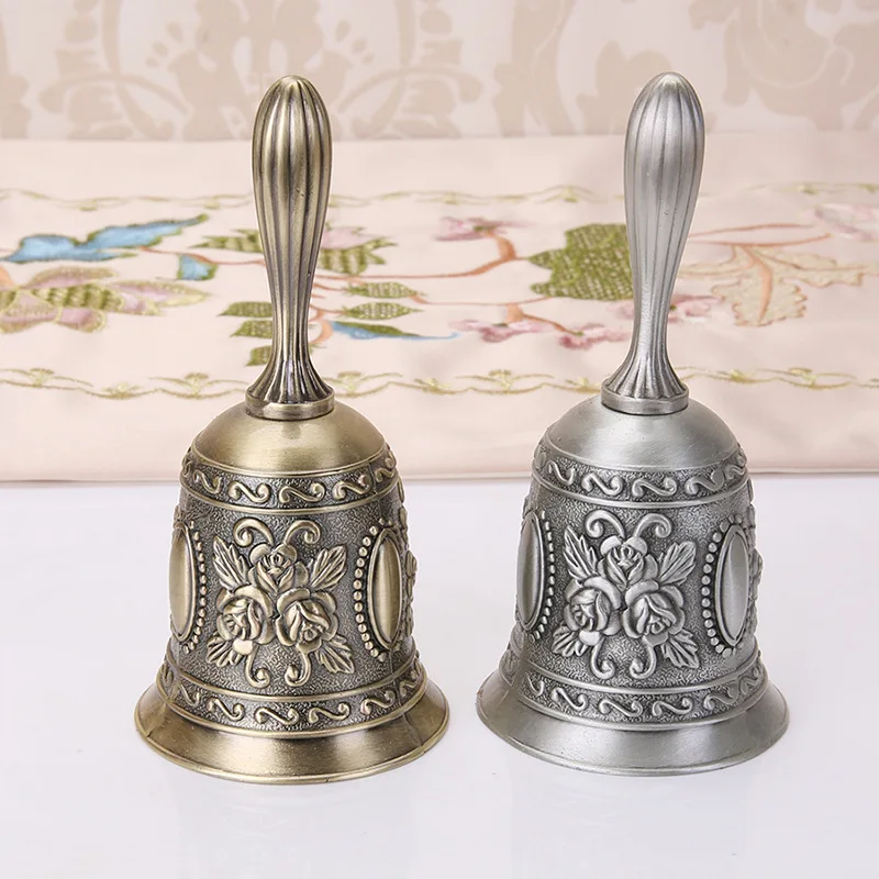 1pc retro tom de metal estilo europeu mão sino artesanato decoração alarme sino artesanato sino de natal vento artesanato de natal