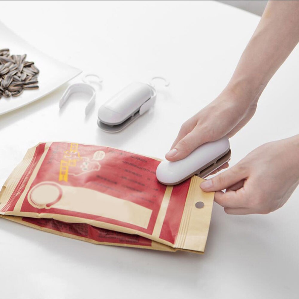 Mini Portable Food Vacuum Sealer Machine Handheld Food Snacks Packaging Vacuum Plastic Bag Heat Sealing Machine Closing Capper