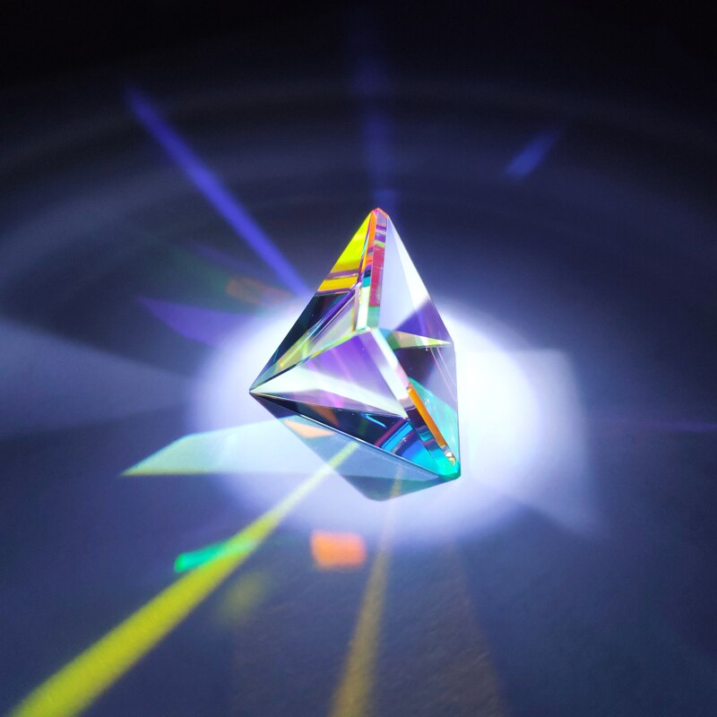 Valentijnsdag Gekleurde Prisma Piramide Kubus Van Licht Wetenschappelijke Experimenten Vlekkeloze Creatieve Regelingen
