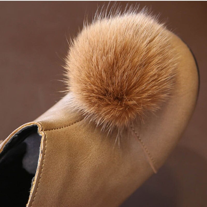 Cozullaa freundlicher herbst wildleder stiefeletten in unifarbe für babys und mädchen mit fellbommeln größe 21-30