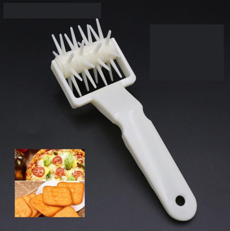 2 Stijl Bakken Tools Diy Plastic Pizza Koekjes Deeg Roller Pastei Naald Wielen Cutter Naaimachine Brood Perforator: NO2 20.5CMx6.5CM