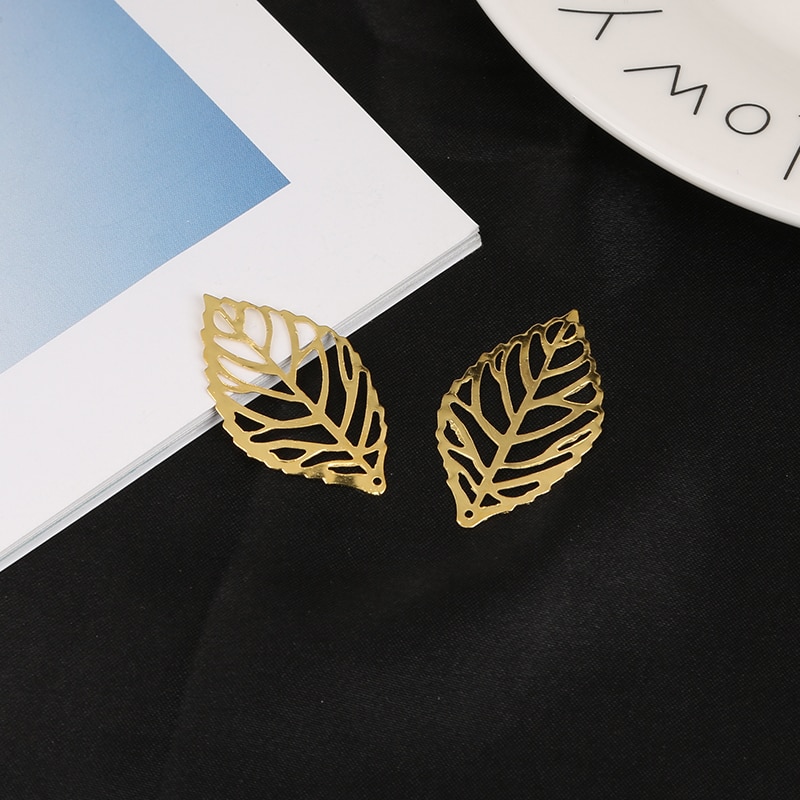 20x35mm 10pcs Craft Hollow Leaves Pendant Jewelry Accessories Gold Charm Filigree Jewelry Making Plated Vintage for Hair Comb