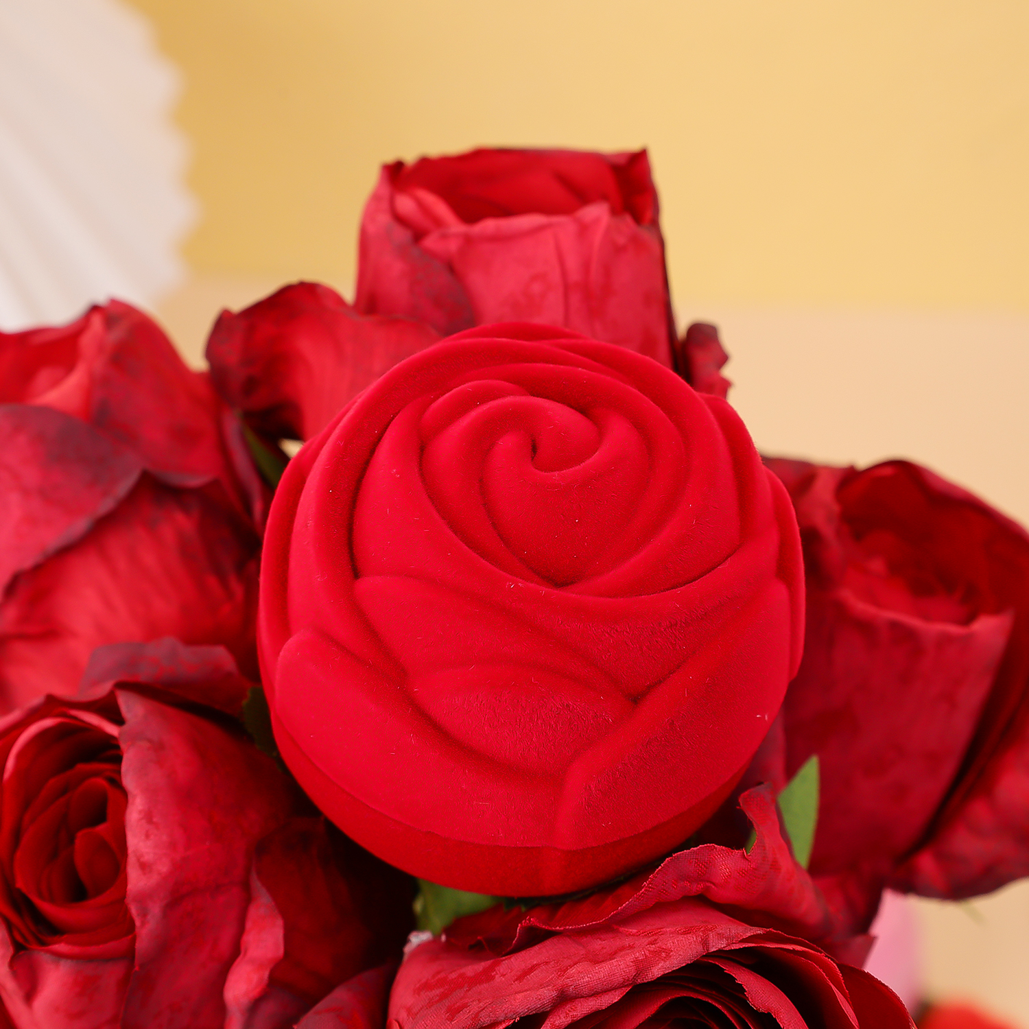 Romantic Wedding Rose Ring Box Red Pink Velvet Jewellery Storage Engagement Ring Case Valentine's Day Jewelry Rings Women