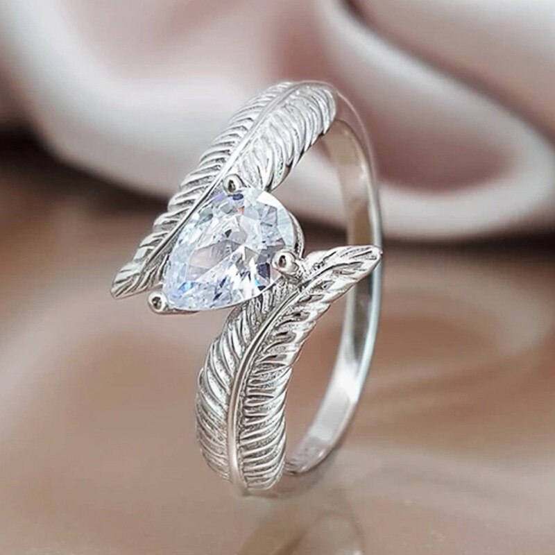 Huitan AAA Water Cubic Zirconia Wedding Bridal Ring with Leaf Side Trendy Jewelry Romantic Anniversary