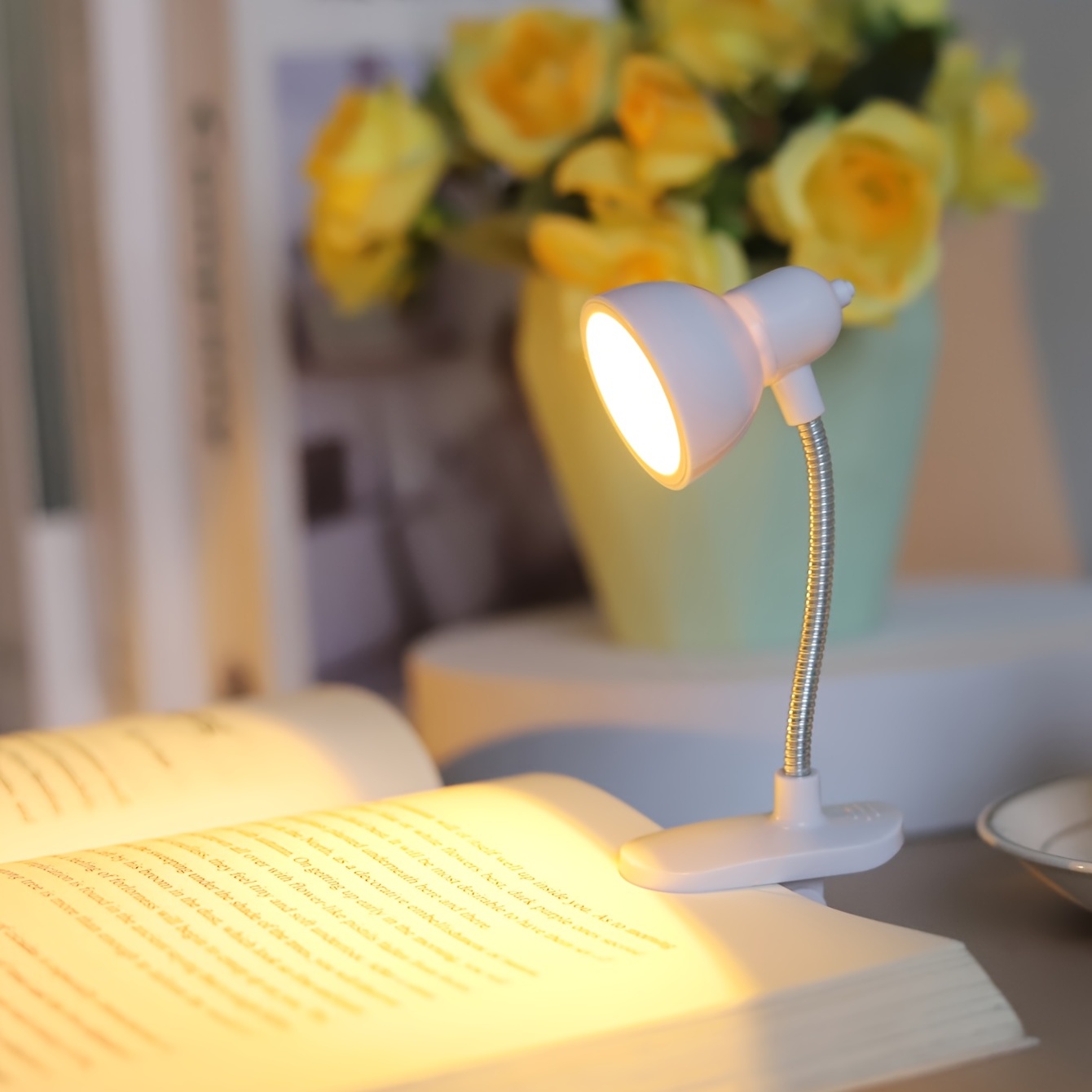 1 Stück tragbare, augenfreundliche Leselampe – warmes BrightMini-Buchlicht zum Aufstecken mit langlebigem Akku für Bücher und Schreibtische